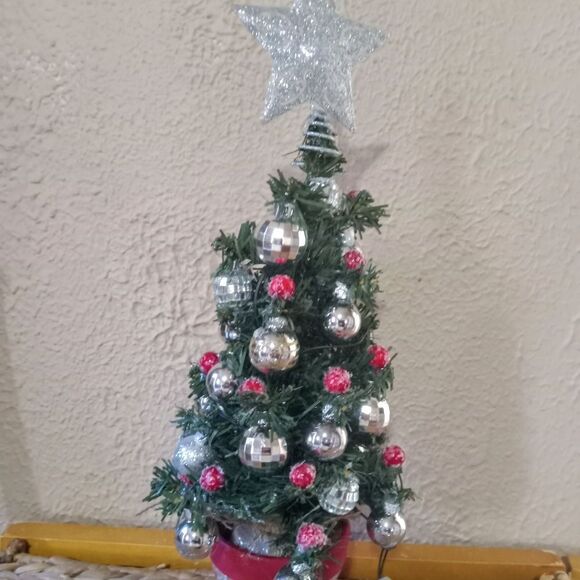 16" Predecorated Prelit Artificial Xmas Tree. Silver glass/mirror ornaments. - Picture 8 of 8